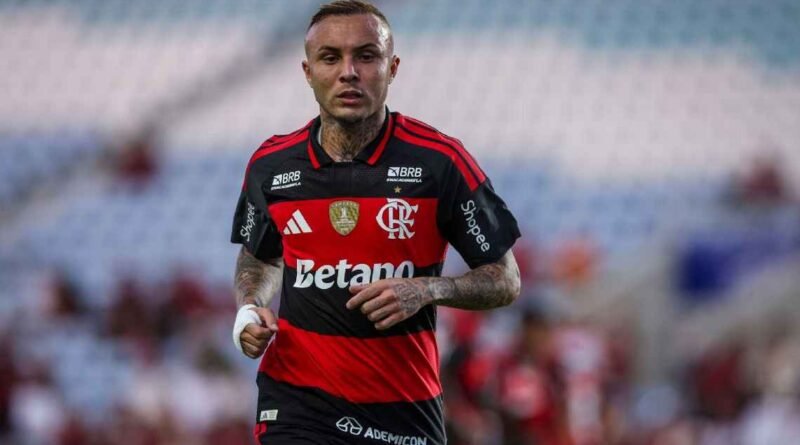 Everton Cebolinha com a camisa do Flamengo em campo