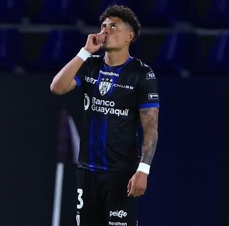 Jogador do Independiente del Valle comemora gol na Libertadores