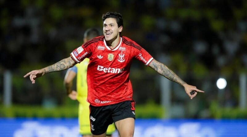 Pedro comemora gol pelo Flamengo